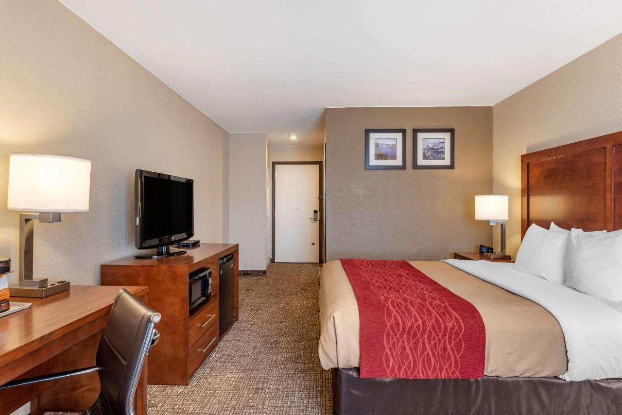 Comfort Inn & Suites Klamath Falls Exterior photo