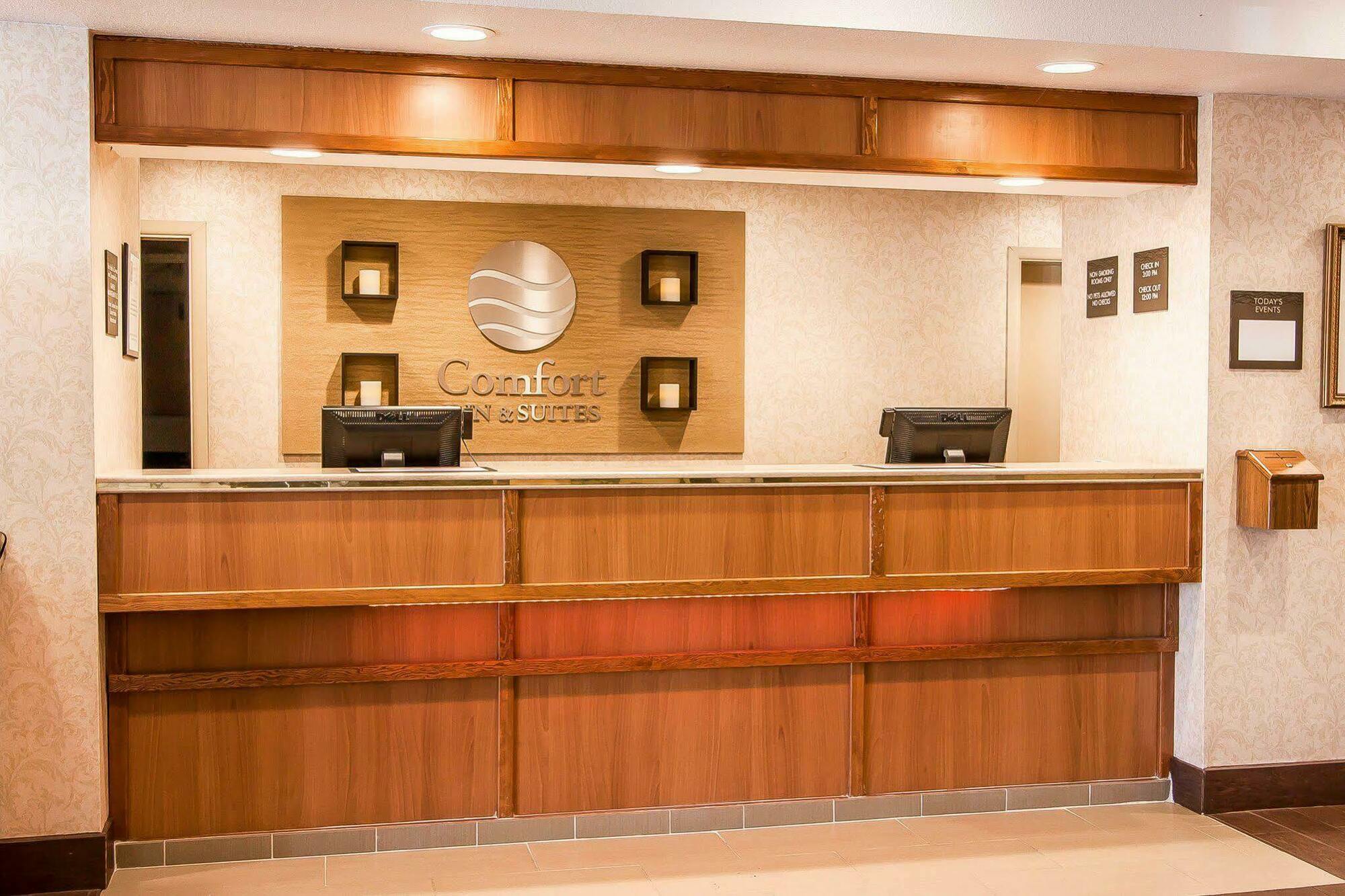 Comfort Inn & Suites Klamath Falls Exterior photo